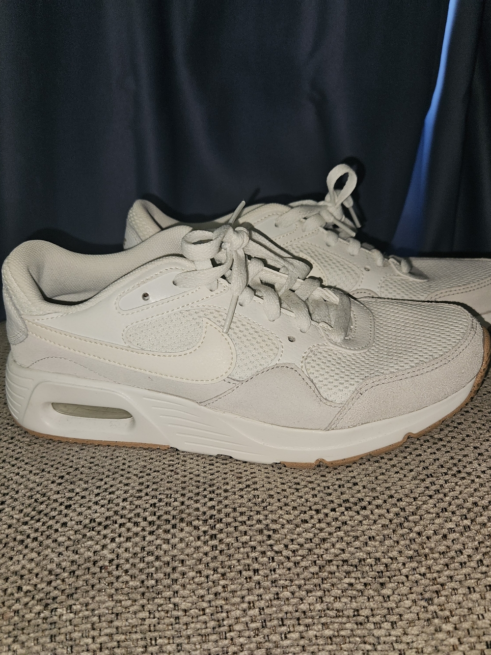 Nike Women’s Air Max Lightweight White Sneakers Size 9.
